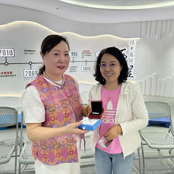 徽章铭刻-北大精神传承